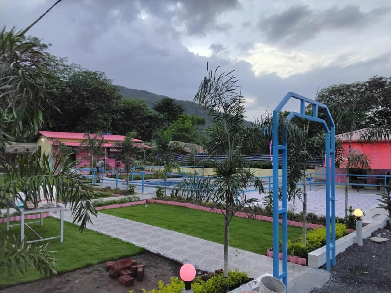 ホテル Sai Raj Farm ナビムンバイ エクステリア 写真